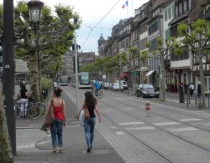 D:\��������\�����\����������\�����-�����\dscn1888-cropped-strasbourg-fr-asymetric-street-with-tram.jpg